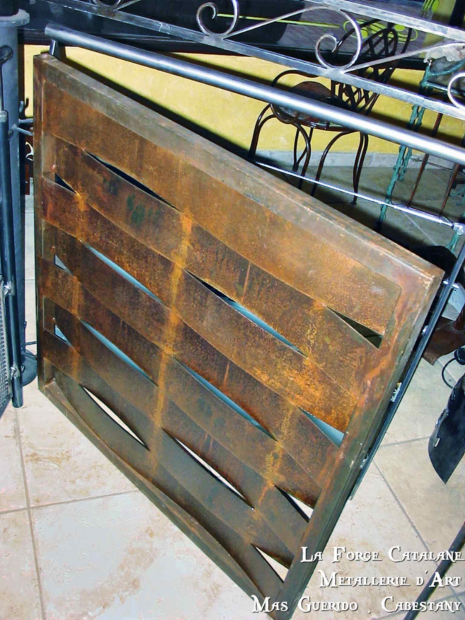 portillon tole effet lames tressees vannerie sans tubes rouille  forge catalane.jpg